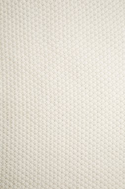 Doğal ışıkla aydınlatılan hassas dokuma desenli yumuşacık kumaş sakinleştirici bir etki yaratıyor..