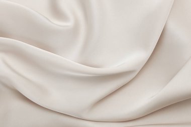 Pürüzsüz bir bej kumaş zarif bir şekilde örtülmüş zarif dokusu ve ince parıltısı tasarım ve moda projeleri için idealdir..