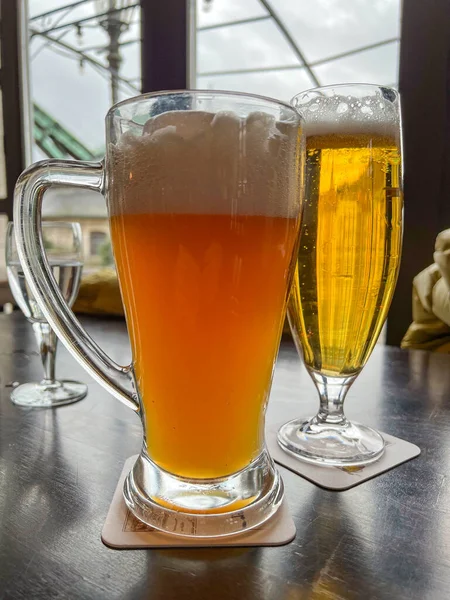 Vaso Cerveza Sobre Mesa — Foto de Stock