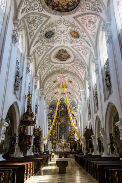 Utsmyckade Välvda Nave Historisk Kyrka Eller Katedral Tittar Upp Taket — Stockfoto
