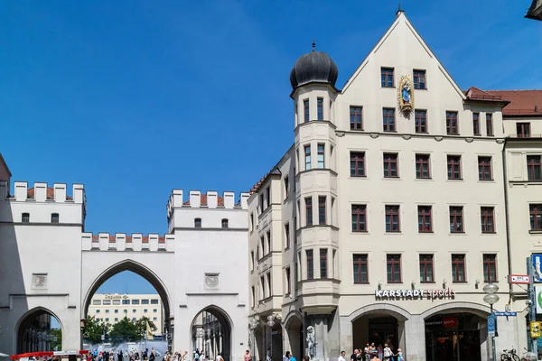 Famous Arched Gateway Building Bright White Walls Tourists Munich Christmas — Stock Photo, Image