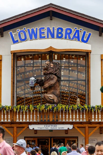 Традиционной Октоберфест Мюнхене Тысячами Людей Хорошее Пиво Пить Лицензионные Стоковые Изображения