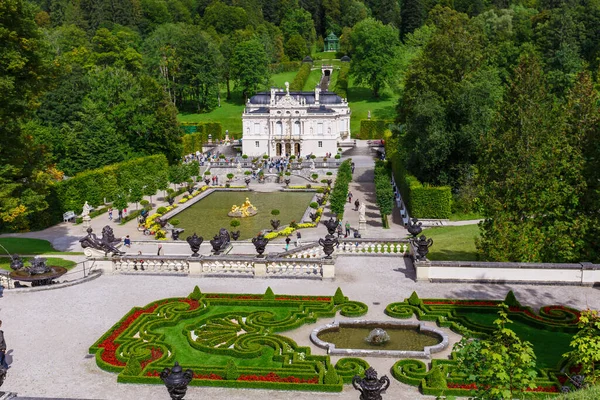 Erhöhter Blick Auf Die Schlossgebäude Mit Angelegten Gärten Und Langer — Stockfoto