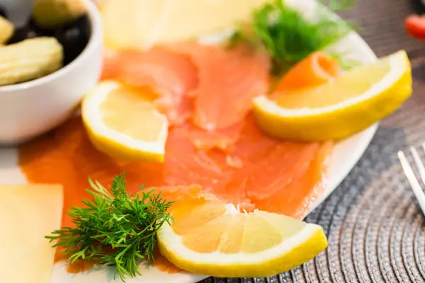Smoked Salmon Appetizer Lemon Fresh Dill Served Black Olives Baby — Stock Photo, Image