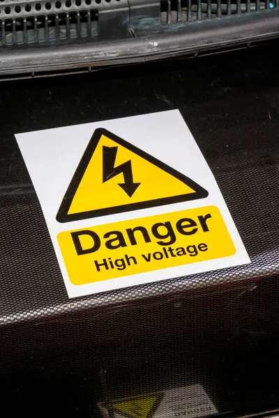 Gefahr Hochspannungszeichen Maschinen Das Vor Der Gefahr Von Elektrischen Entladungen — Stockfoto