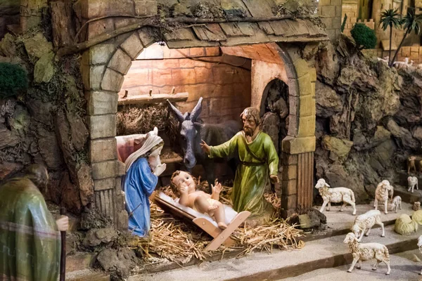 Scène Nativité Dans Une Église Avec Enfant Jésus Dans Une — Photo
