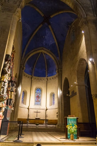 Interior Iglesia Con Techo Abovedado Mirando Hacia Altar — Foto de Stock