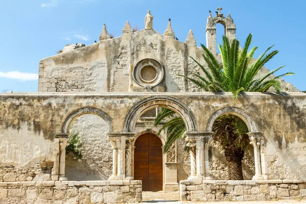 西西里锡拉库扎的圣乔凡尼福音派的建筑群 — 图库照片