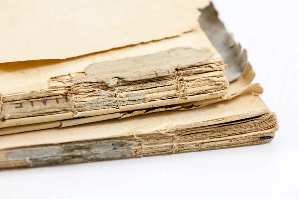 Beyaz Bir Arka Plan Üzerinde Izole Eski Kitap — Stok fotoğraf