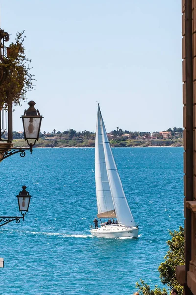 Segelbåtar Seglar Syrakusa Havet Sicilien — Stockfoto