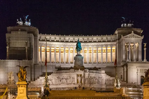 Экстерьер Altare Della Patria Освещенный Ночью Рим Италия — стоковое фото