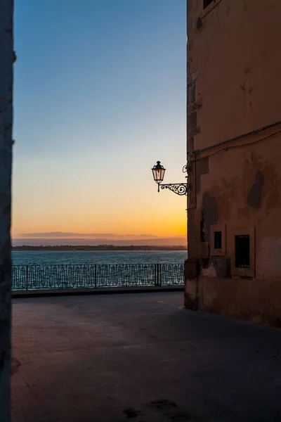Sonnenuntergang Über Der Hafenpromenade Von Syrakus Sizilien — Stockfoto
