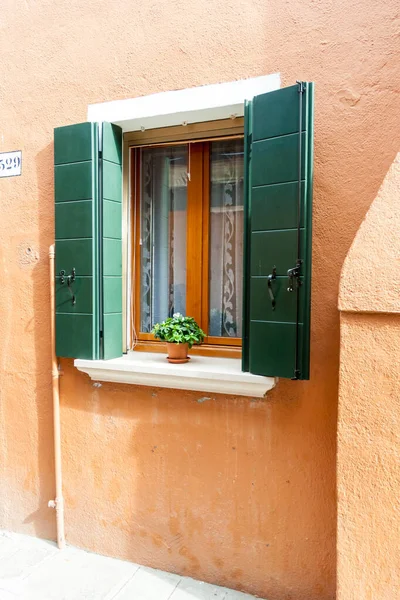 Burano Ist Eine Kleine Stadt Der Nähe Von Venedig — Stockfoto