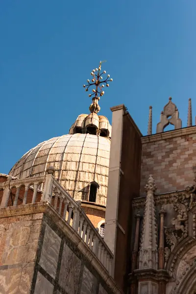 威尼斯的圣马可有许多纪念碑 — 图库照片