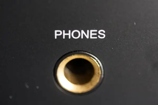 Zbliżenie Etykietowanych Gniazd Telefonicznych Zintegrowanym Wzmacniaczu Stereo — Zdjęcie stockowe