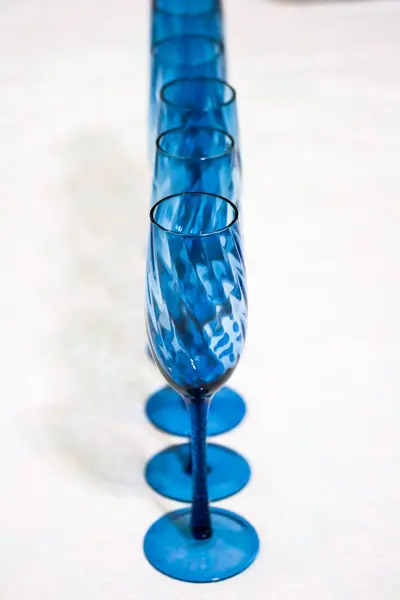 Készlet Kék Szemüveg Szépen Elrendezve Asztalon — Stock Fotó