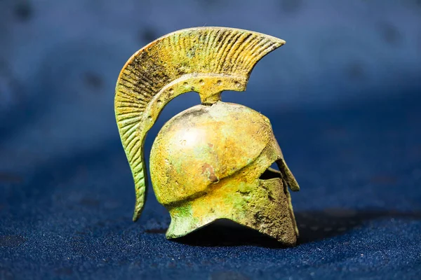 古希腊作战头盔模型侧视图 — 图库照片