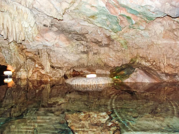 Dirosovy Jeskyně Jsou Možná Nejdůležitější Přírodní Lokalitou Řecku — Stock fotografie