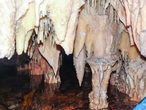 ディロス洞窟はおそらくギリシャで最も重要な自然遺跡です — ストック写真