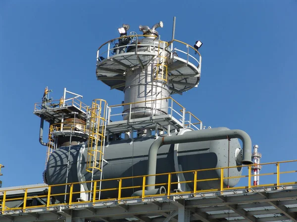 An hydrogen plant refinery under construction