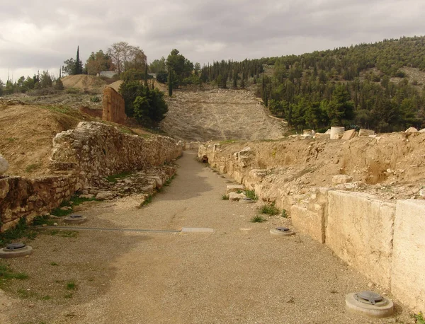 ギリシャ最大級のアルゴス劇場は 紀元前5世紀のパルテノンと同時期に石の丘から削り出された — ストック写真