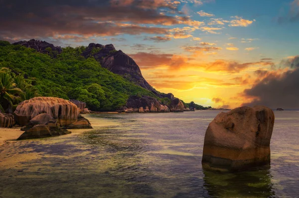 Színes Naplemente Anse Forrás Felett Dargent Strand Digue Szigeten Seychelles — Stock Fotó