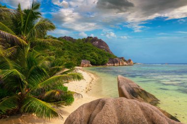 Anse Source Dargent beach at the La Digue Island, Seychelles, with turquoise water of the Indian Ocean and amazing granite rock formations. clipart