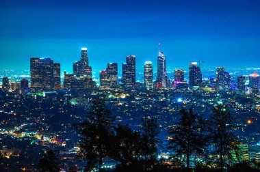 Los Angeles gökyüzü gece Griffith Park 'tan çekilmiş..