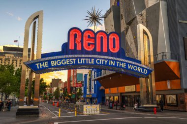 Reno, Nevada, ABD - 29 Mayıs 2022: Reno, Reno şehir merkezindeki dünyanın en büyük küçük kenti..