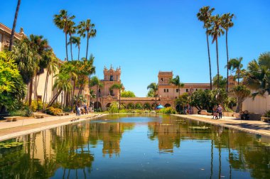 San Diego, California, ABD - 20 Haziran 2023: Balboa 'daki Casa de Balboa, Lily Pond ve Balboa Park' taki Konukseverlik Evi 'ni ziyaret edin