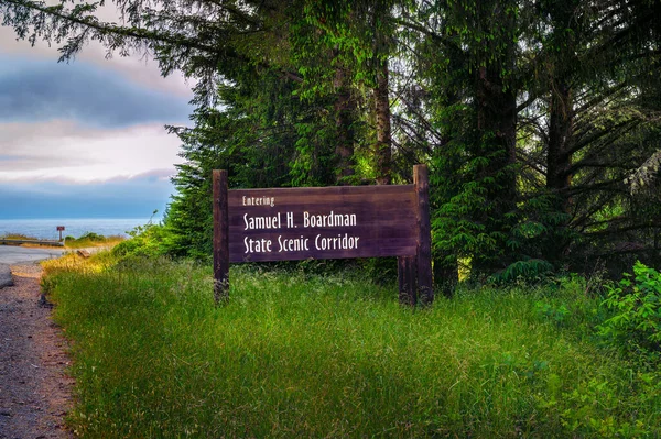 Road Leading Samuel Boardman State Scenic Corridor Oregon Welcome Sign — Stock Photo, Image