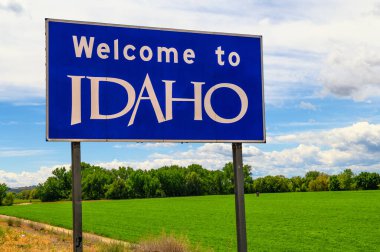 Welcome to Idaho state road sign at the state border