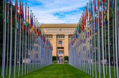 Cenevre, İsviçre - 2 Temmuz 2024: Cenevre 'deki Birleşmiş Milletler Karargahı, Palais des Nations' da yer almaktadır..