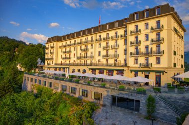 Burgenstock, İsviçre - 27 Haziran 2024: Lüks Burgenstock Resort Lucerne Gölü, İsviçre