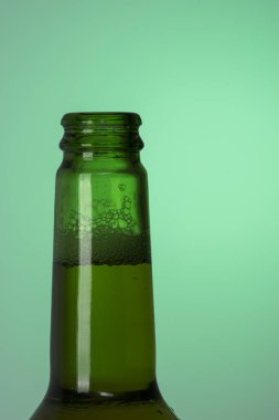 Hafif arka planlı bira köpüğü