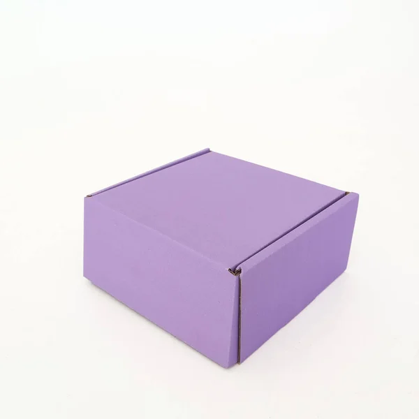紫色盒子 白色背景 文字和标志的位置 顶部视图 包装的概念 高质量的照片 — 图库照片