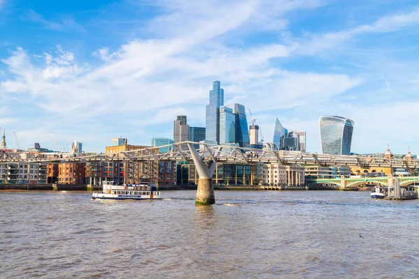 London Juli 2023 Die Millenniumsbrücke — Stockfoto