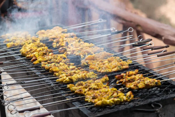 Brochettes Kebab Poulet Sur Barbecue Maroc Images De Stock Libres De Droits