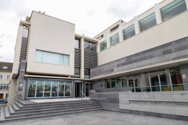 GALway, IRELAND - 8 Nisan 2023 Galway şehir merkezindeki Galway Şehir Müzesi 'nin dışı