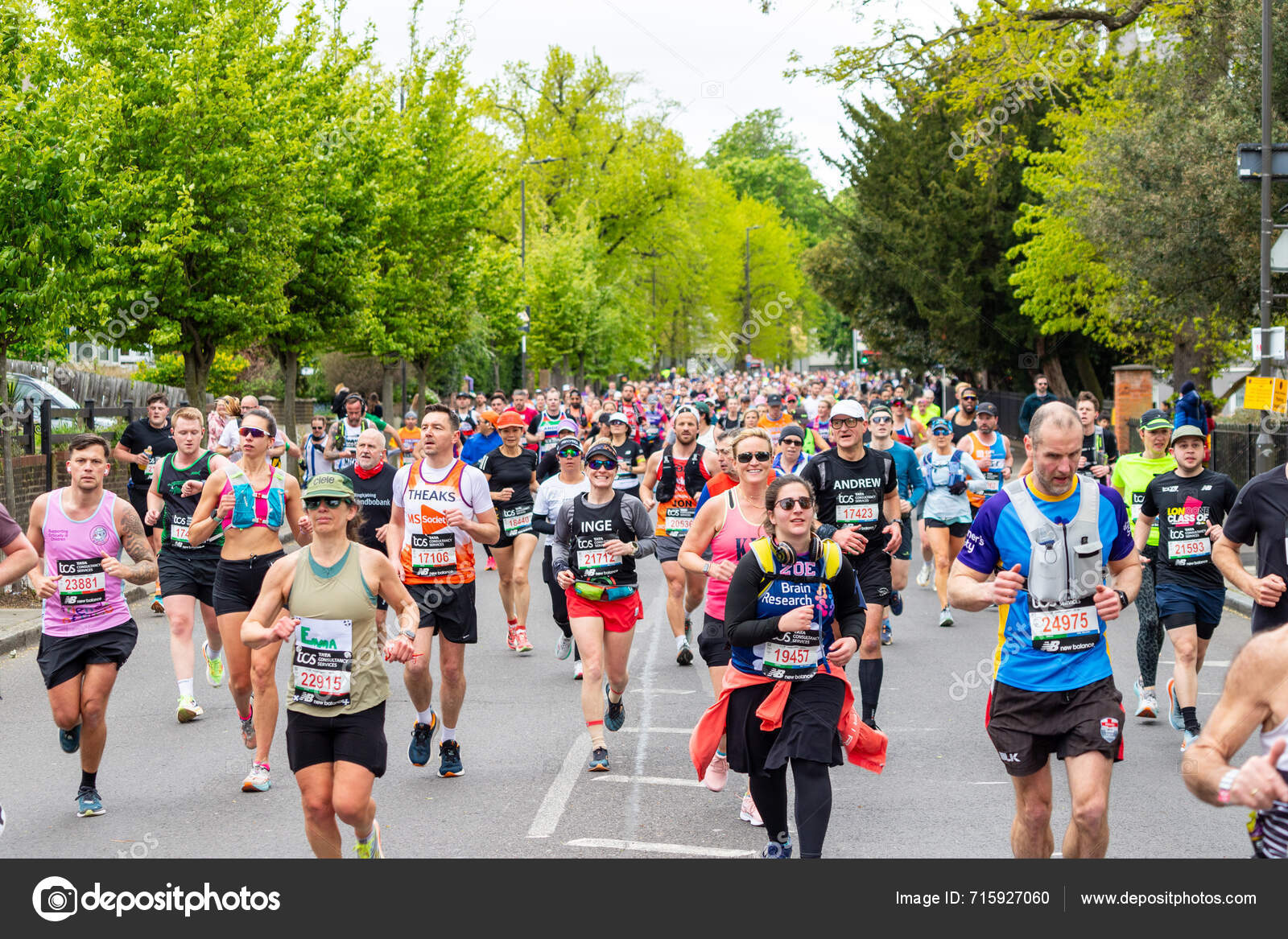 London 21St April 2024 Groups People Running London Marathon 2024