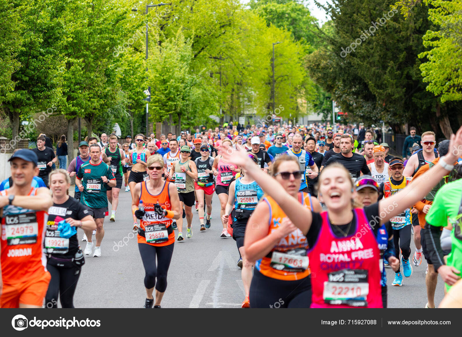 London Reino Unido 21St Abril 2024 Grupos Pessoas Correndo Maratona