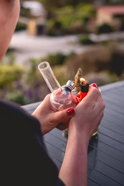 Hands Red Nails Holding Marijuana Bong Weed Water Pipe Weed — Stock Photo, Image