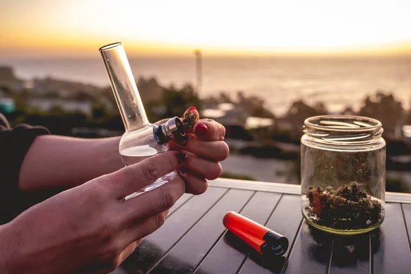 Hands Red Nails Putting Weed Bud Marijuana Bong Weed Water — Stock Photo, Image