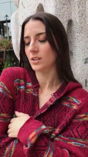 Latynoska Uroda Urok Piękna Brunetka Model Modą Dzianiny Sweter Miejskiej — Wideo stockowe