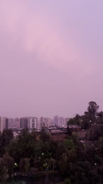 Pôr Sol Urbano Santiago Vista Panorâmica Horizonte Céu Rosa Roxo — Vídeo de Stock