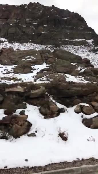 Susurrante Viaje Invierno Una Vista Fascinante Las Montañas Cubiertas Nieve — Vídeos de Stock