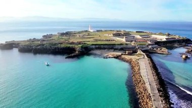 Tarifa şehrinin Avrupa 'nın en güney noktası olan Costa del Sol Cadiz İspanya' dan güzel manzarası.