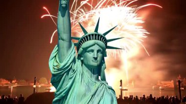 Özgürlük Anıtı ve havai fişek gösterisi, ABD
