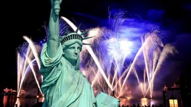 Özgürlük Anıtı ve havai fişek gösterisi, ABD