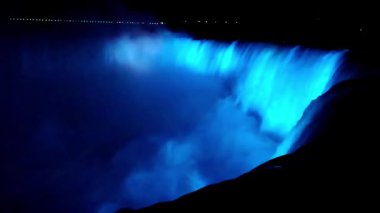 Kanada 'dan Niagara Şelalesi' ne düşen at nalında renkli ışık gösterisi